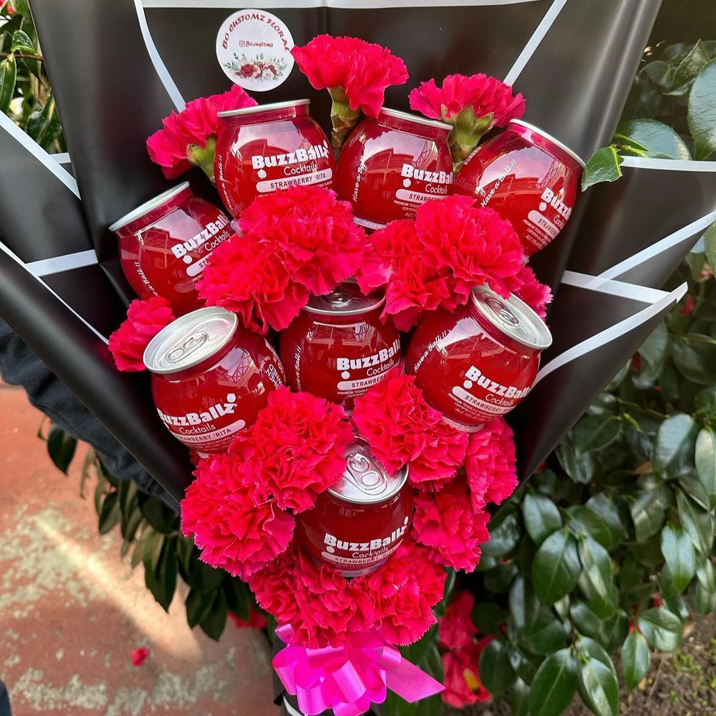 Looking for a last minute gift idea? Everyone loves BuzzBallz & flowers  

Tag us in your boozy bouquets  
@bo.customz 
@marlenesflowers 
@blossomingiriss 
@petalsbyjazmine